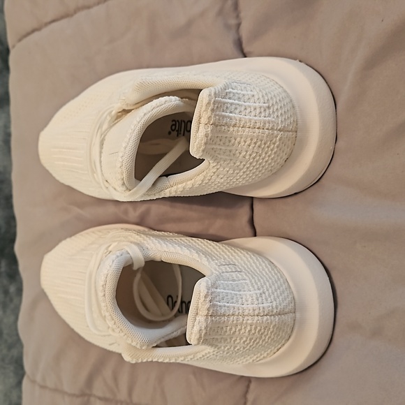 White Adidas - Picture 3 of 6